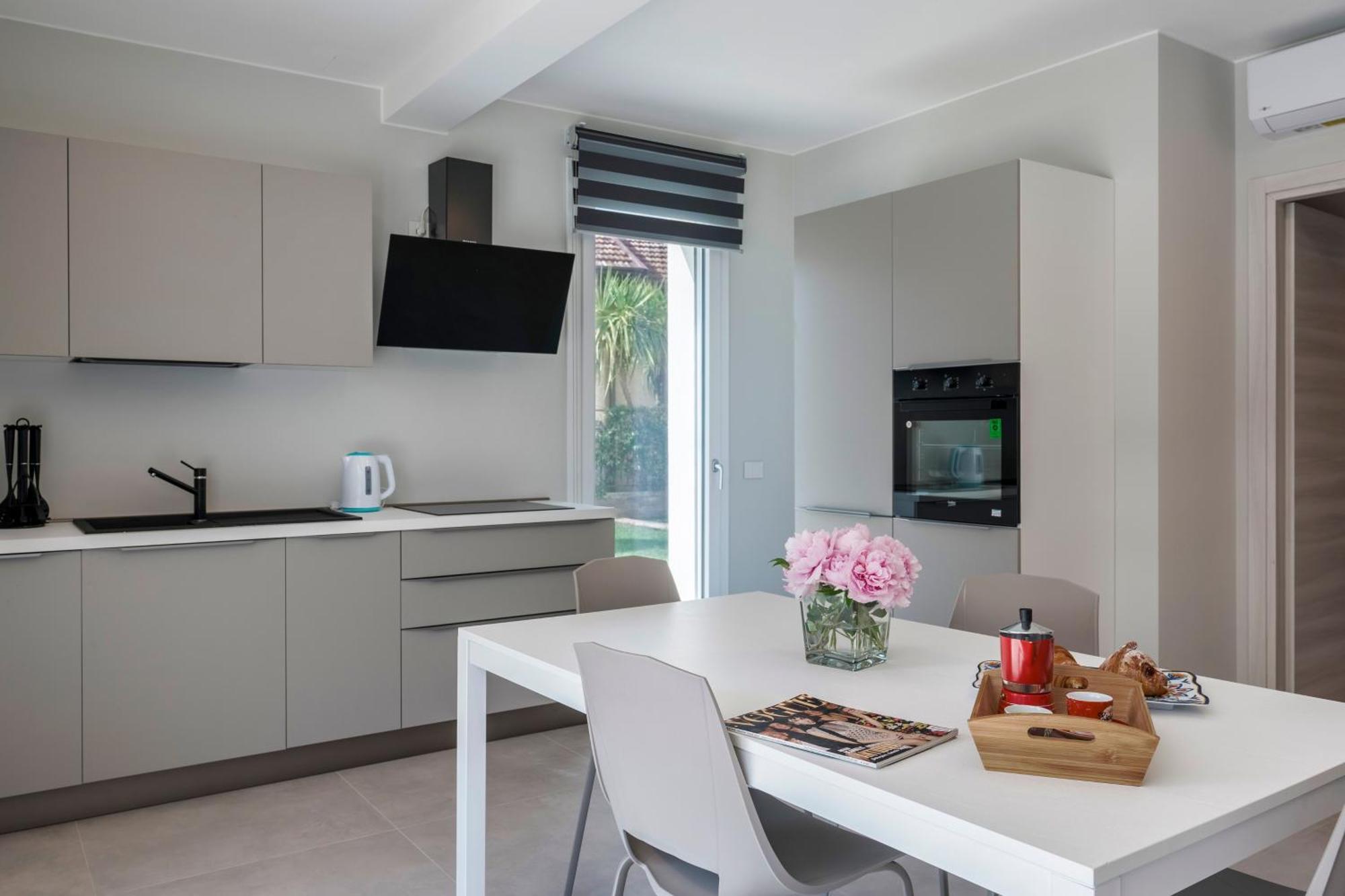 Malvezzi Apartments เดเซนซาโนเดลการ์ดา ภายนอก รูปภาพ