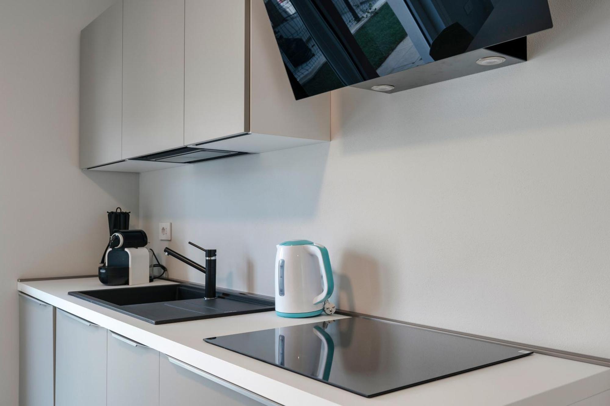 Malvezzi Apartments เดเซนซาโนเดลการ์ดา ภายนอก รูปภาพ