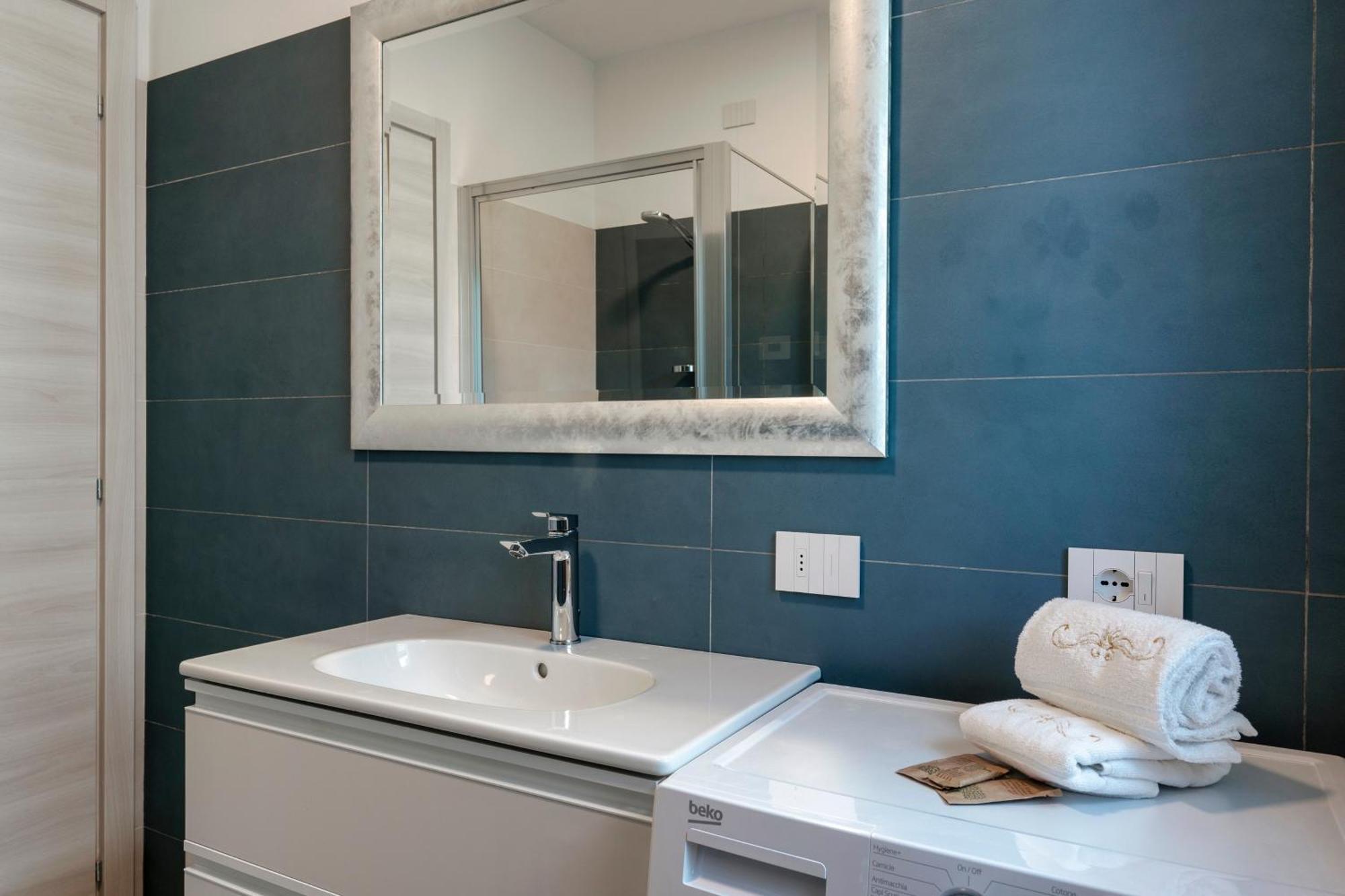 Malvezzi Apartments เดเซนซาโนเดลการ์ดา ภายนอก รูปภาพ