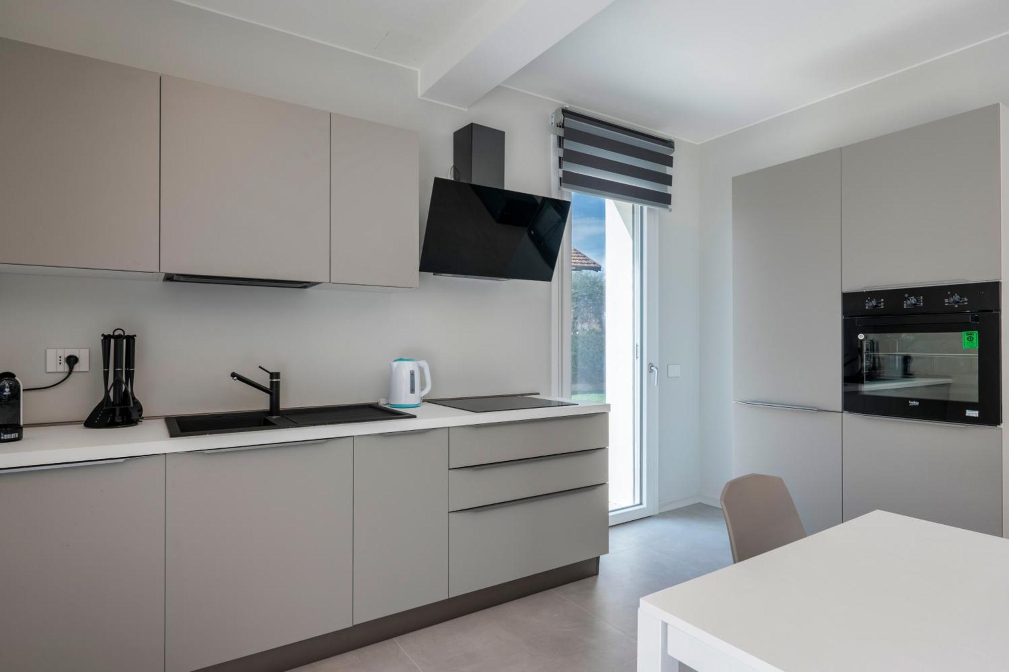 Malvezzi Apartments เดเซนซาโนเดลการ์ดา ภายนอก รูปภาพ