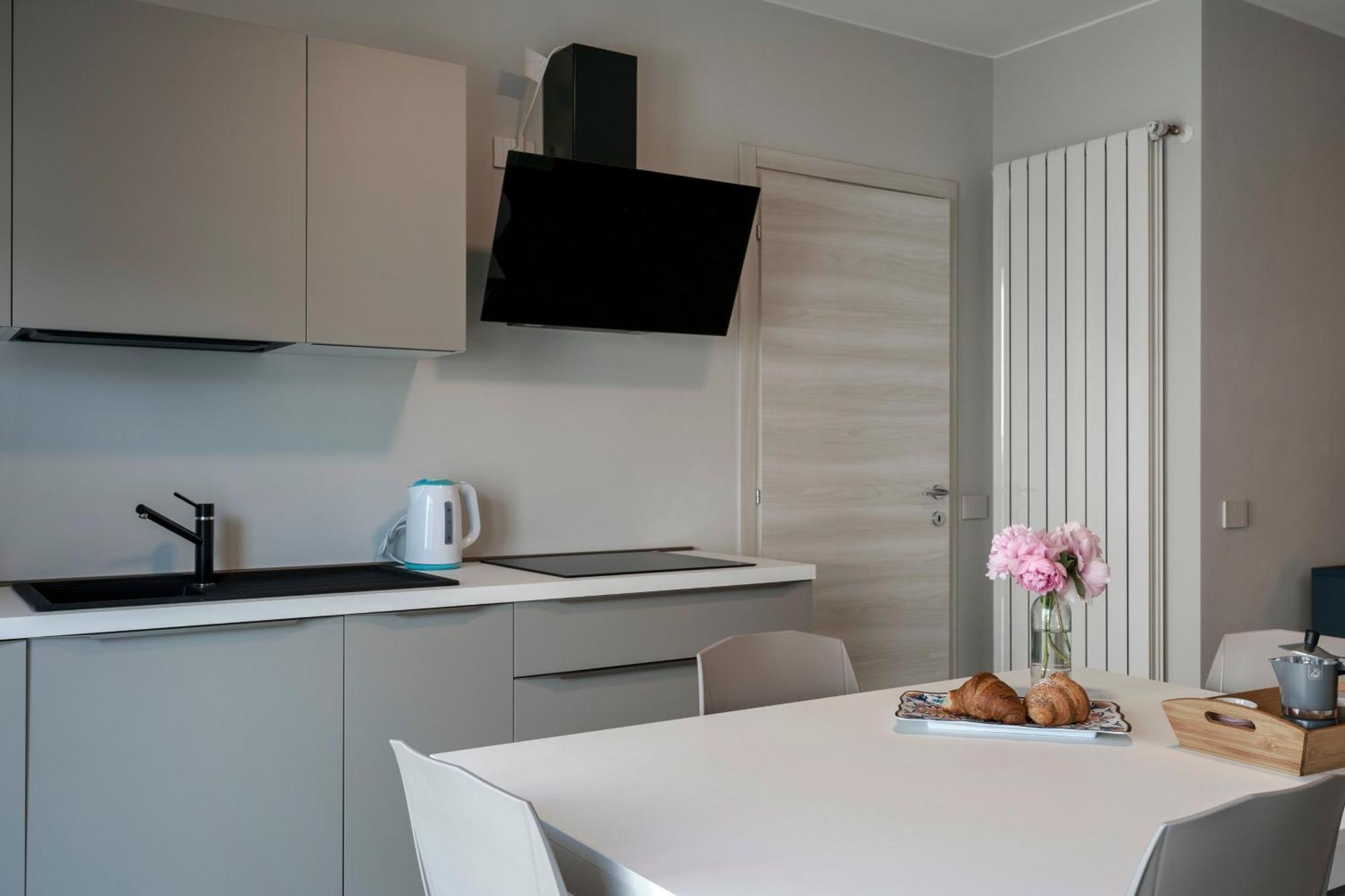 Malvezzi Apartments เดเซนซาโนเดลการ์ดา ภายนอก รูปภาพ