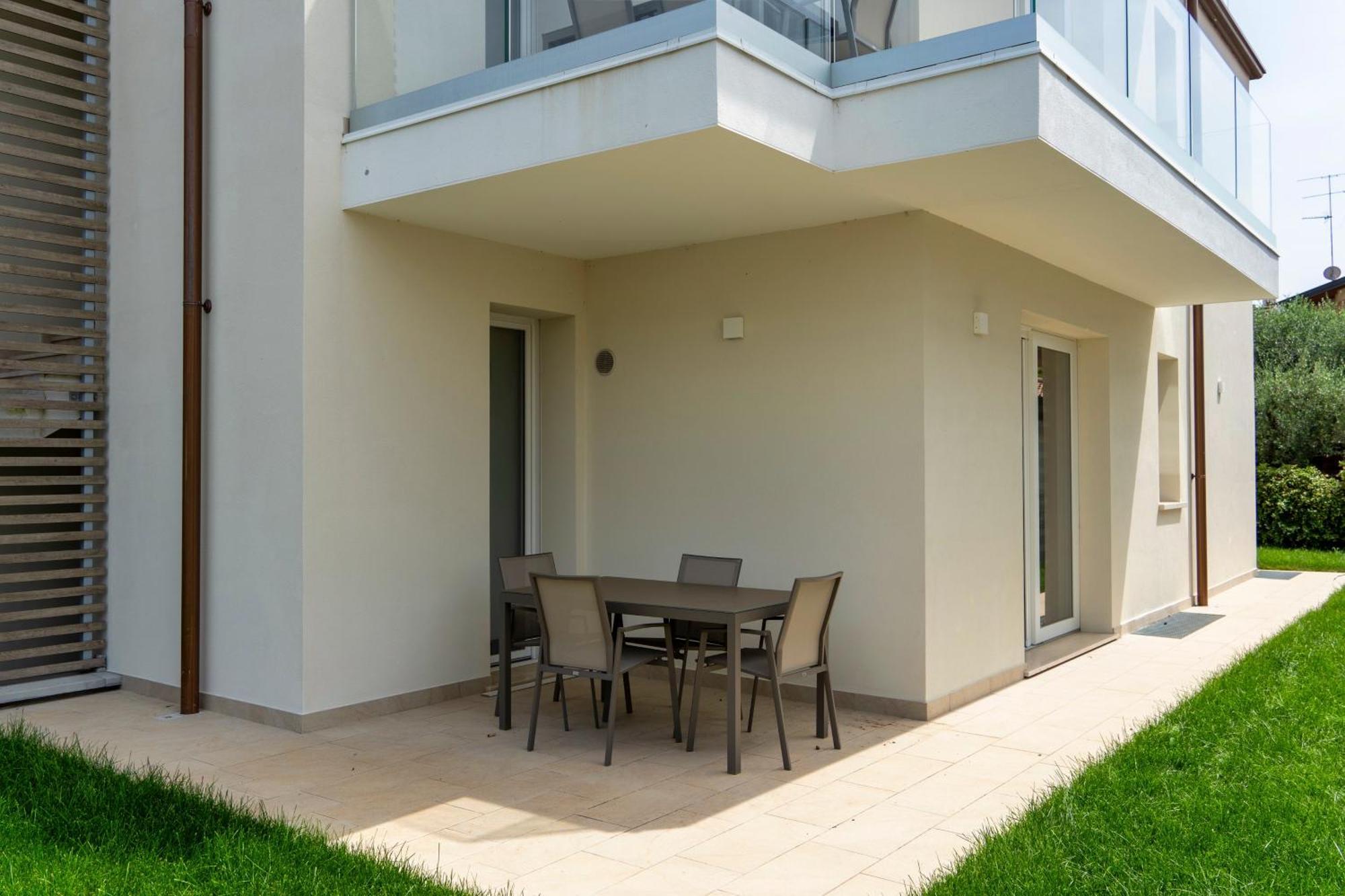 Malvezzi Apartments เดเซนซาโนเดลการ์ดา ภายนอก รูปภาพ