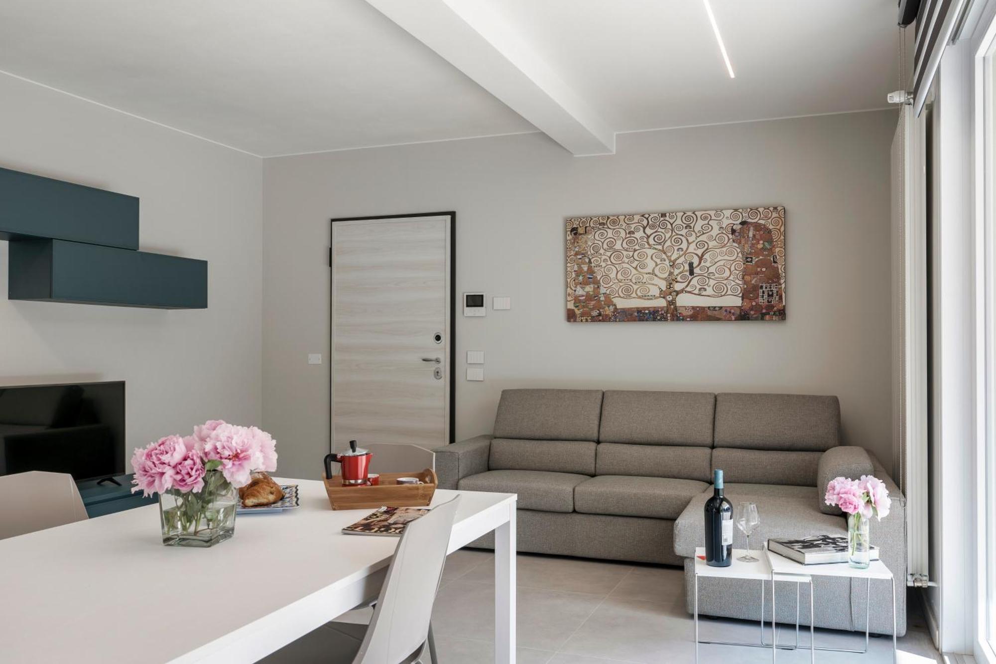 Malvezzi Apartments เดเซนซาโนเดลการ์ดา ภายนอก รูปภาพ