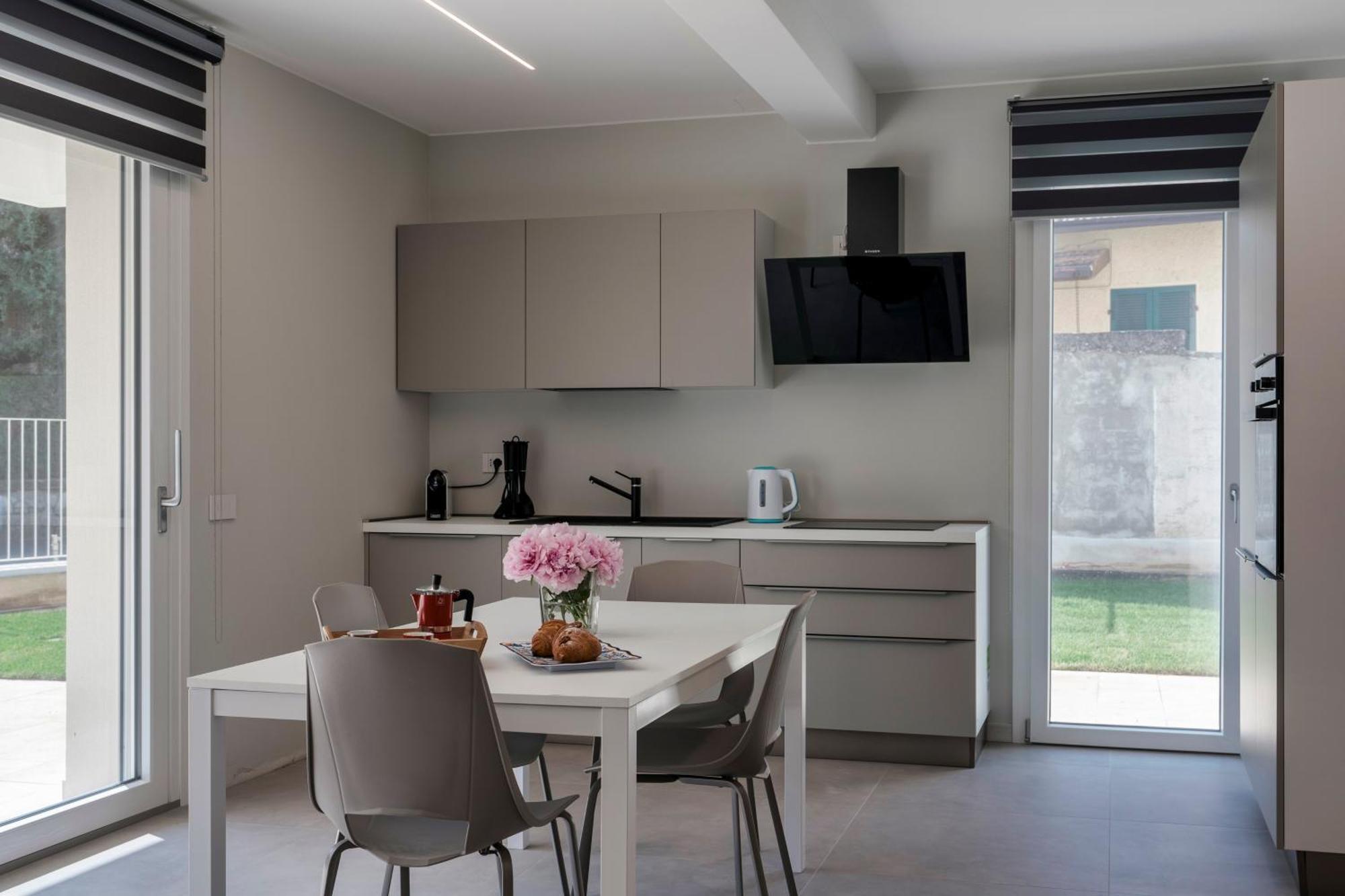 Malvezzi Apartments เดเซนซาโนเดลการ์ดา ภายนอก รูปภาพ