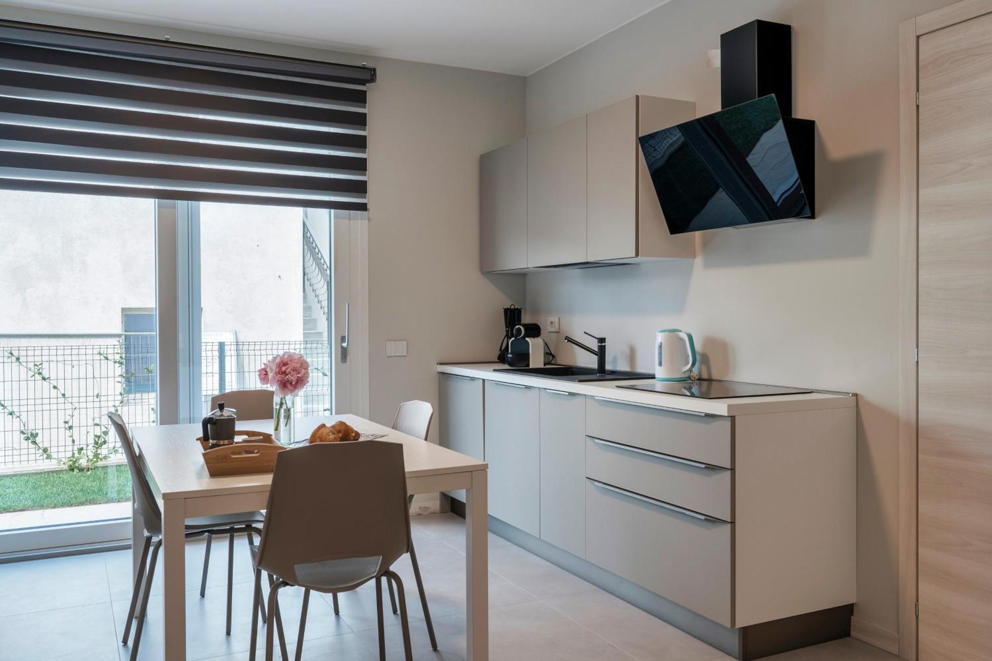 Malvezzi Apartments เดเซนซาโนเดลการ์ดา ภายนอก รูปภาพ