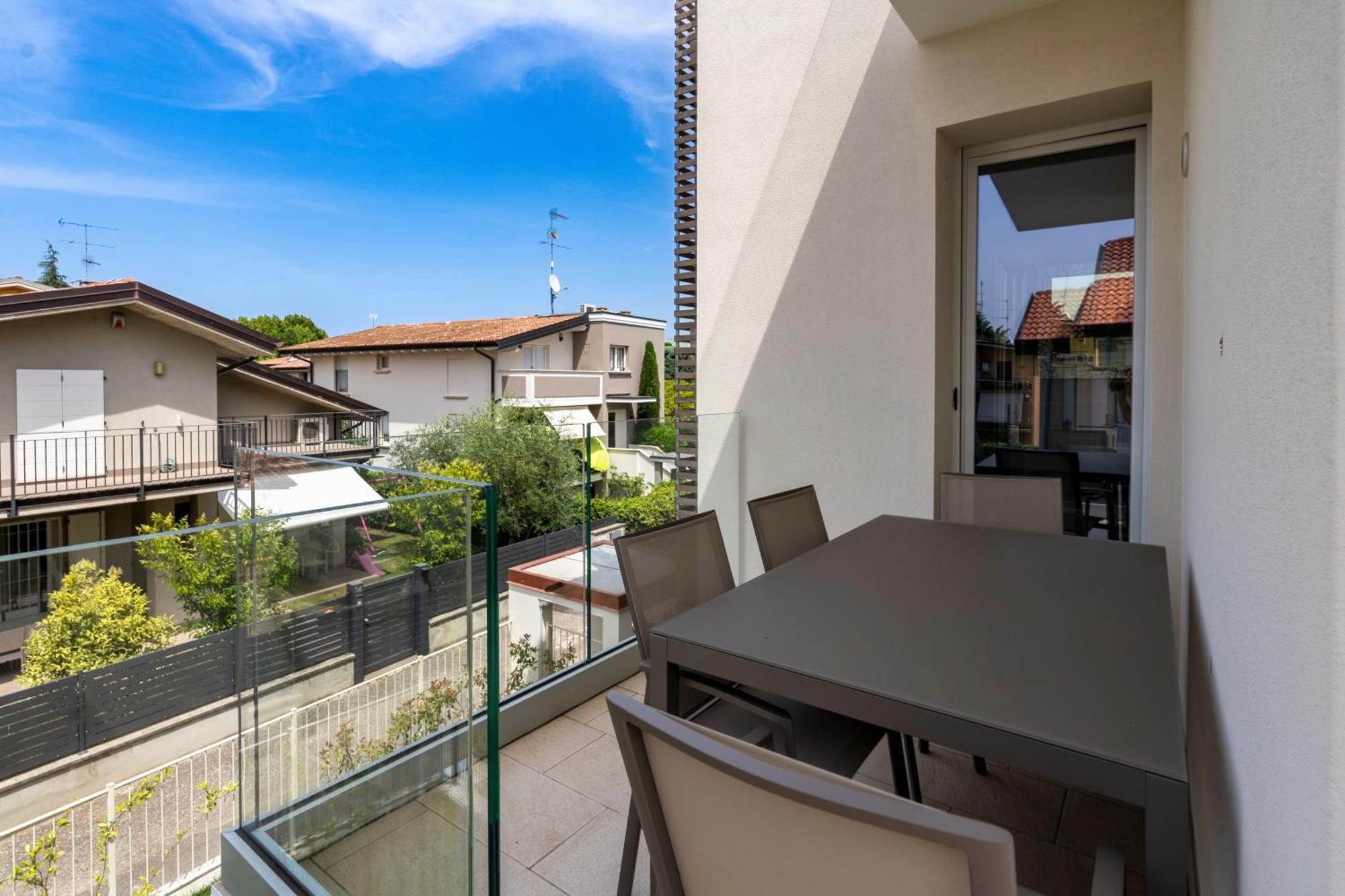 Malvezzi Apartments เดเซนซาโนเดลการ์ดา ภายนอก รูปภาพ
