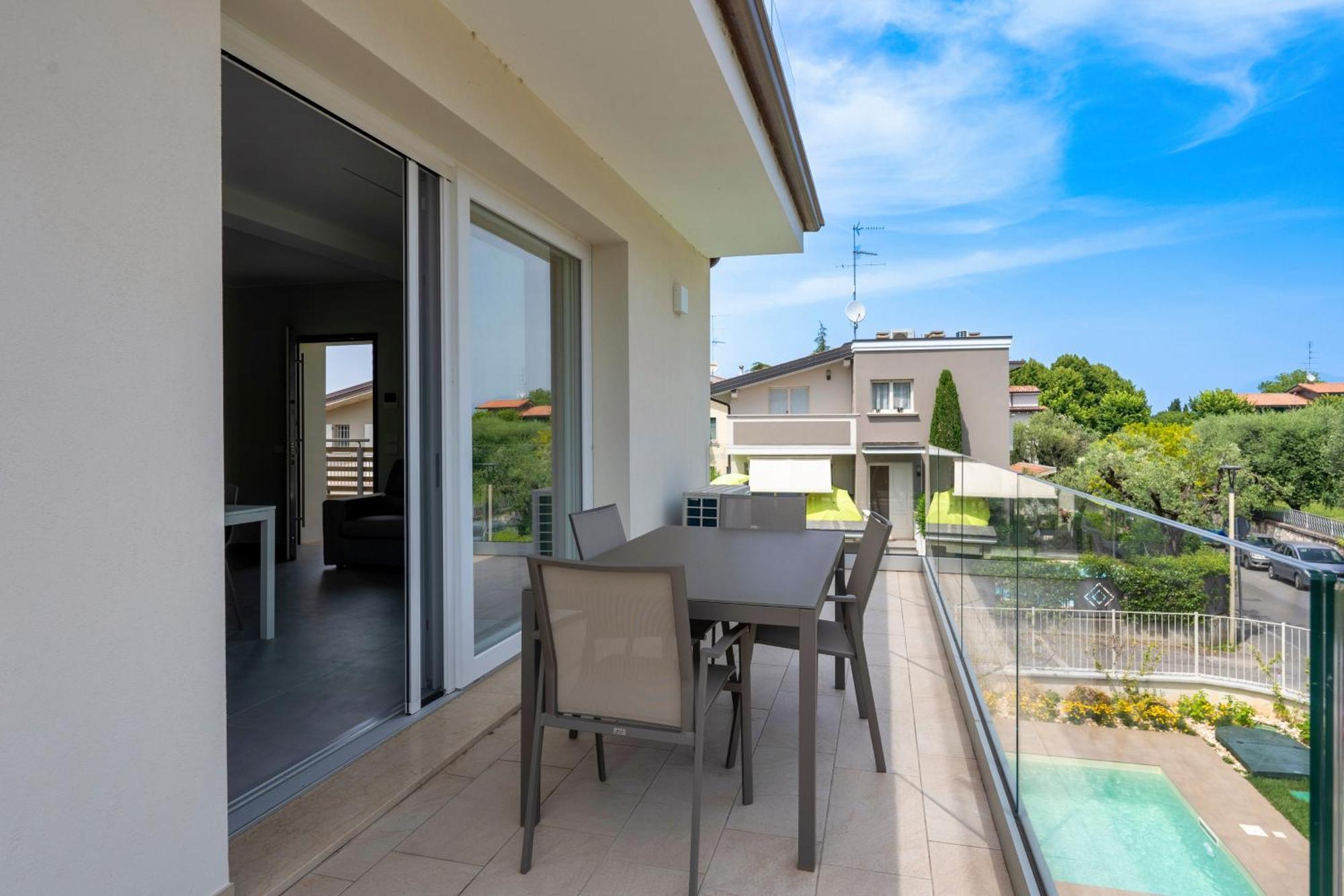 Malvezzi Apartments เดเซนซาโนเดลการ์ดา ภายนอก รูปภาพ