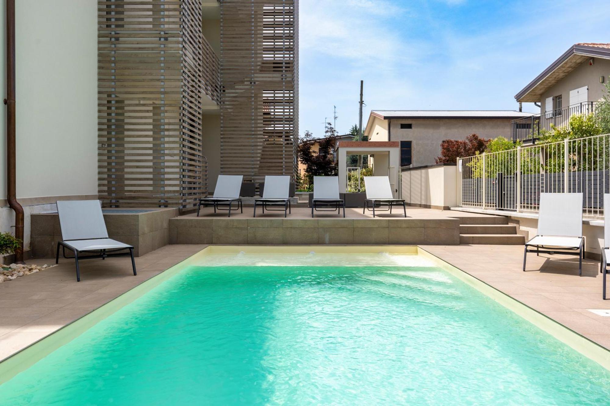 Malvezzi Apartments เดเซนซาโนเดลการ์ดา ภายนอก รูปภาพ